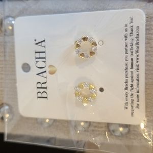 Bracha round heart earrings